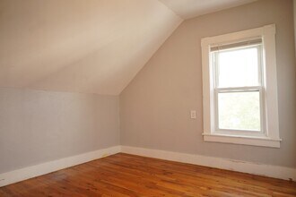15 Washburn St, Unit 3 in New Bedford, MA - Building Photo - Building Photo