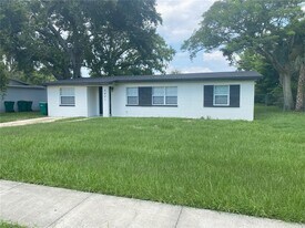 2951 Northland Rd in Mount Dora, FL - Building Photo