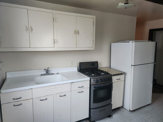 205 16th St, Unit 207-2nd Fl R