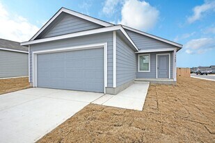 1502 Tiptop Mdw in New Braunfels, TX - Building Photo