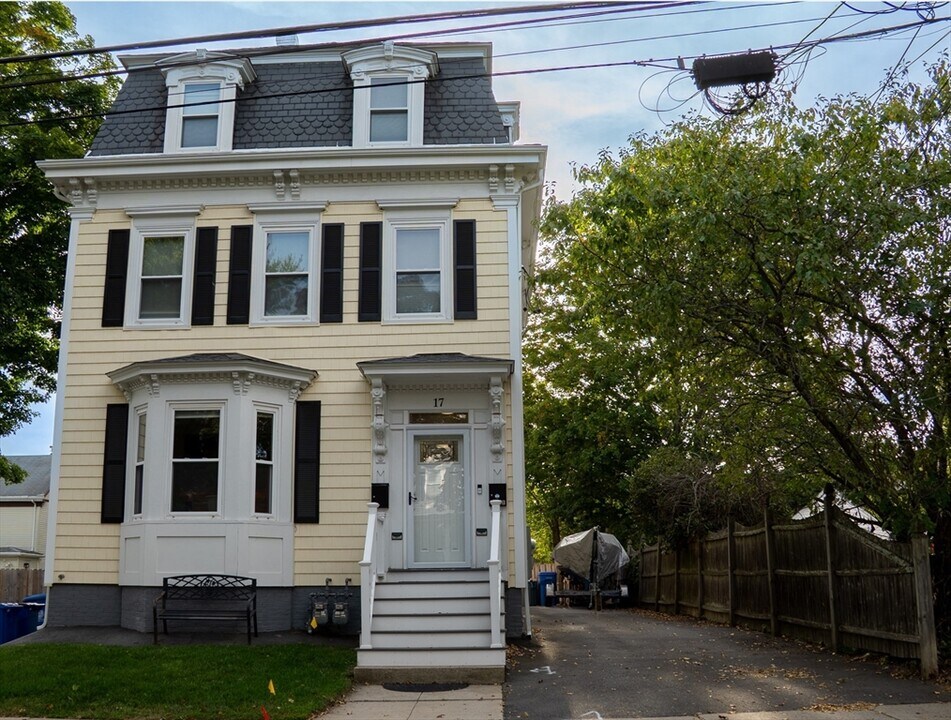 17 Emerson St in Wakefield, MA - Building Photo