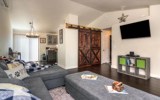 60983 Lodgepole Dr in Bend, OR - Building Photo - Building Photo