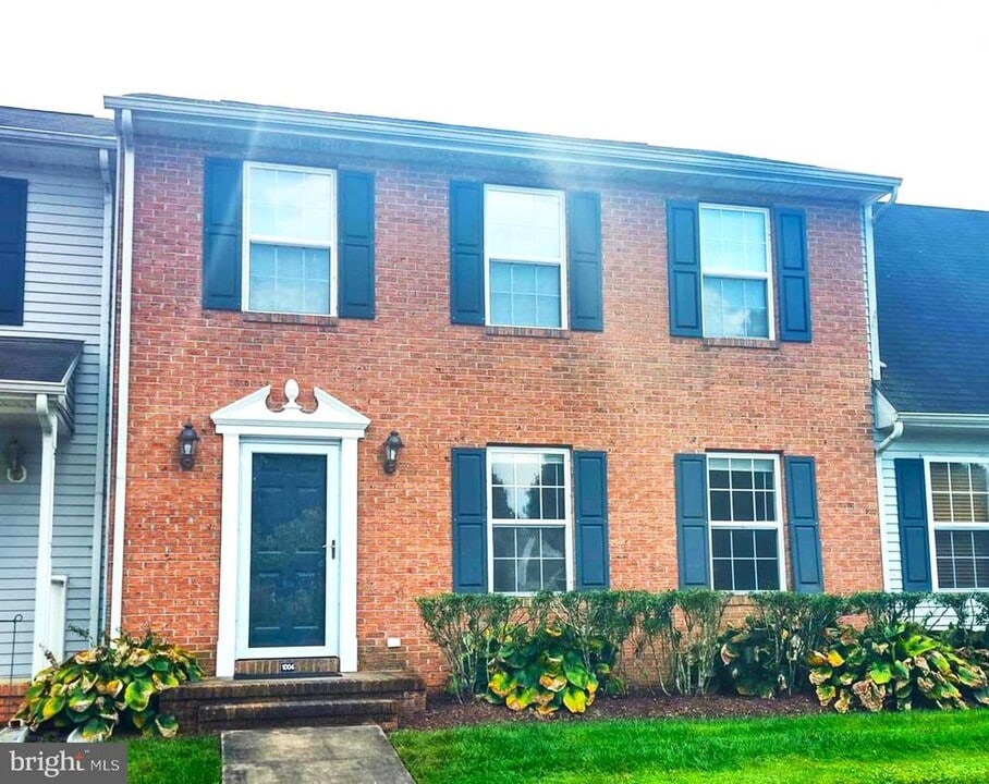 1004 Granite Ct in Salisbury, MD - Building Photo