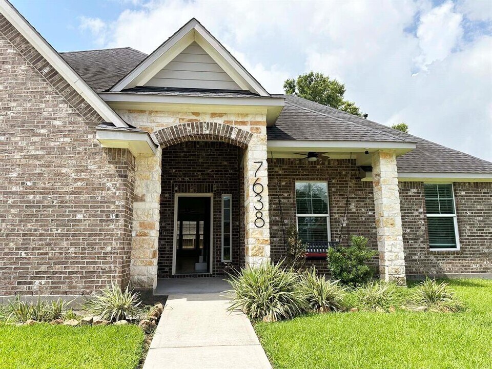 7638 Bronze Trail Dr in Humble, TX - Building Photo