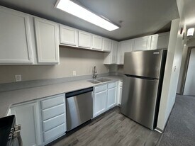 2027 Drake Court Walk in Omaha, NE - Building Photo