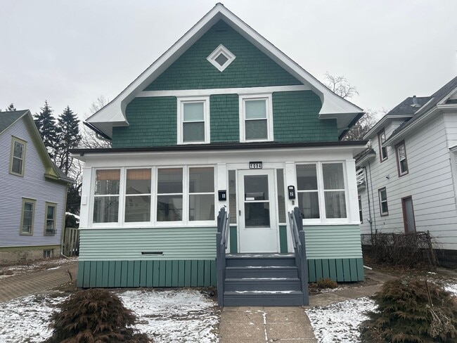 property at 1094 13th Ave SE