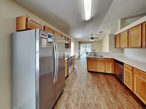 1207 Stern Way in Fleming Island, FL - Foto de edificio - Building Photo