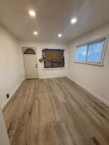 1 Swayze St in Flint, MI - Building Photo