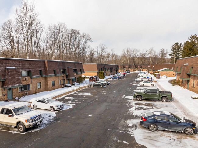 Fairway Condominiums in Westfield, MA - Building Photo - Building Photo