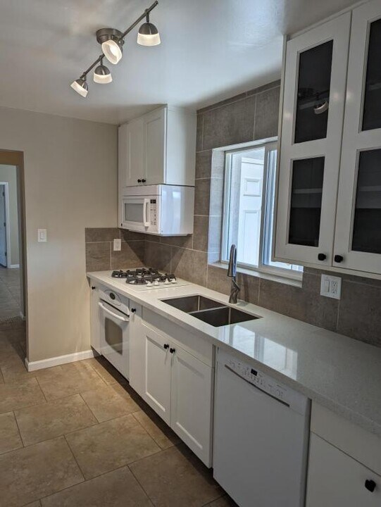 1343 E Osborn Rd in Phoenix, AZ - Building Photo