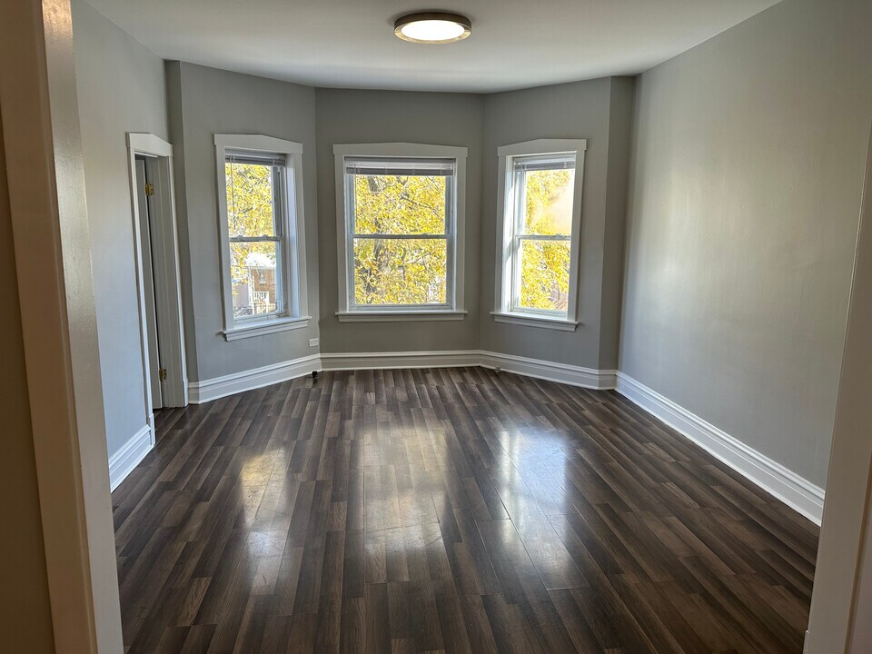 2536 N Austin Ave, Unit 2 in Chicago, IL - Foto de edificio