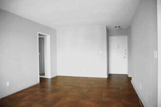 1233 N Flores St, Unit 305 in West Hollywood, CA - Building Photo - Building Photo