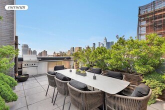 246 W 17th St in New York, NY - Building Photo - Building Photo