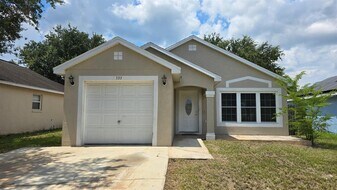 333 Rollins Dr in Davenport, FL - Building Photo