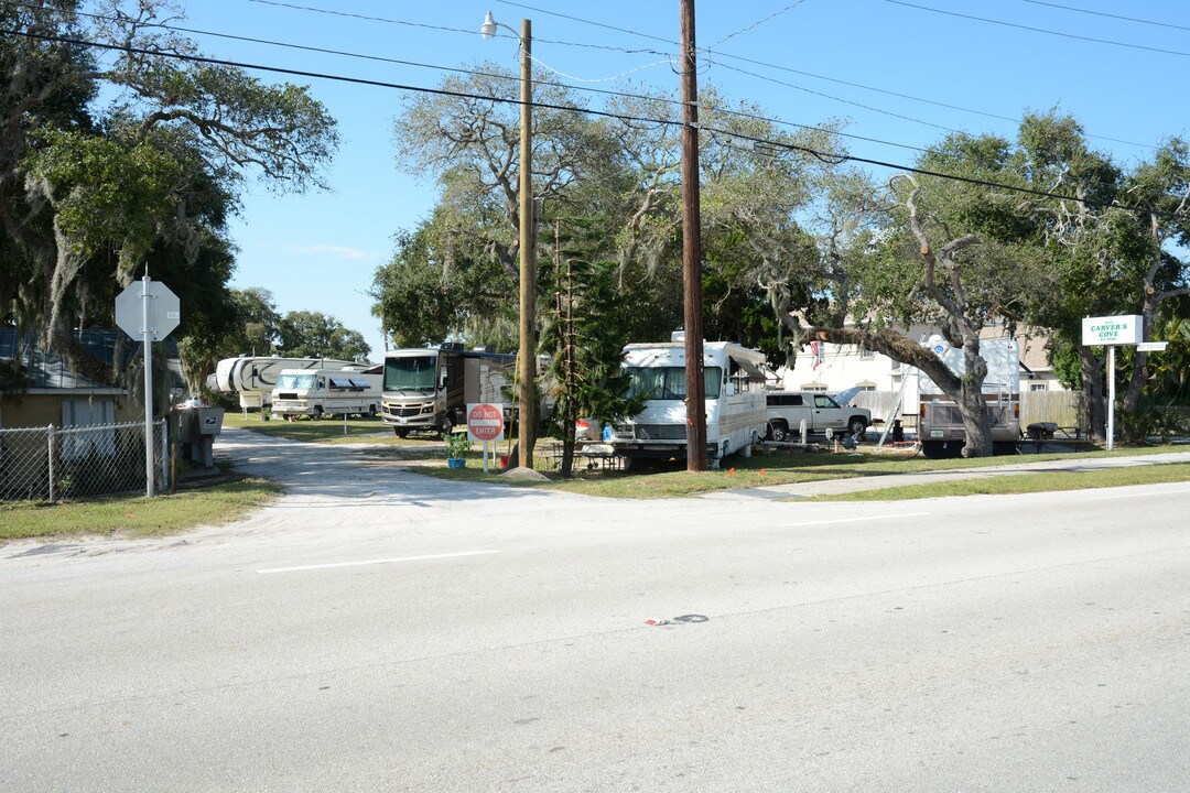 Carver Cove in Cape Canaveral, FL - Foto de edificio