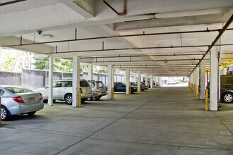 Hoodview Apartments in Portland, OR - Building Photo - Building Photo