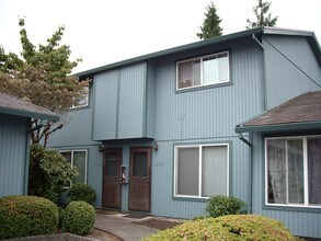 Greenlane Apartments in Portland, OR - Building Photo - Building Photo