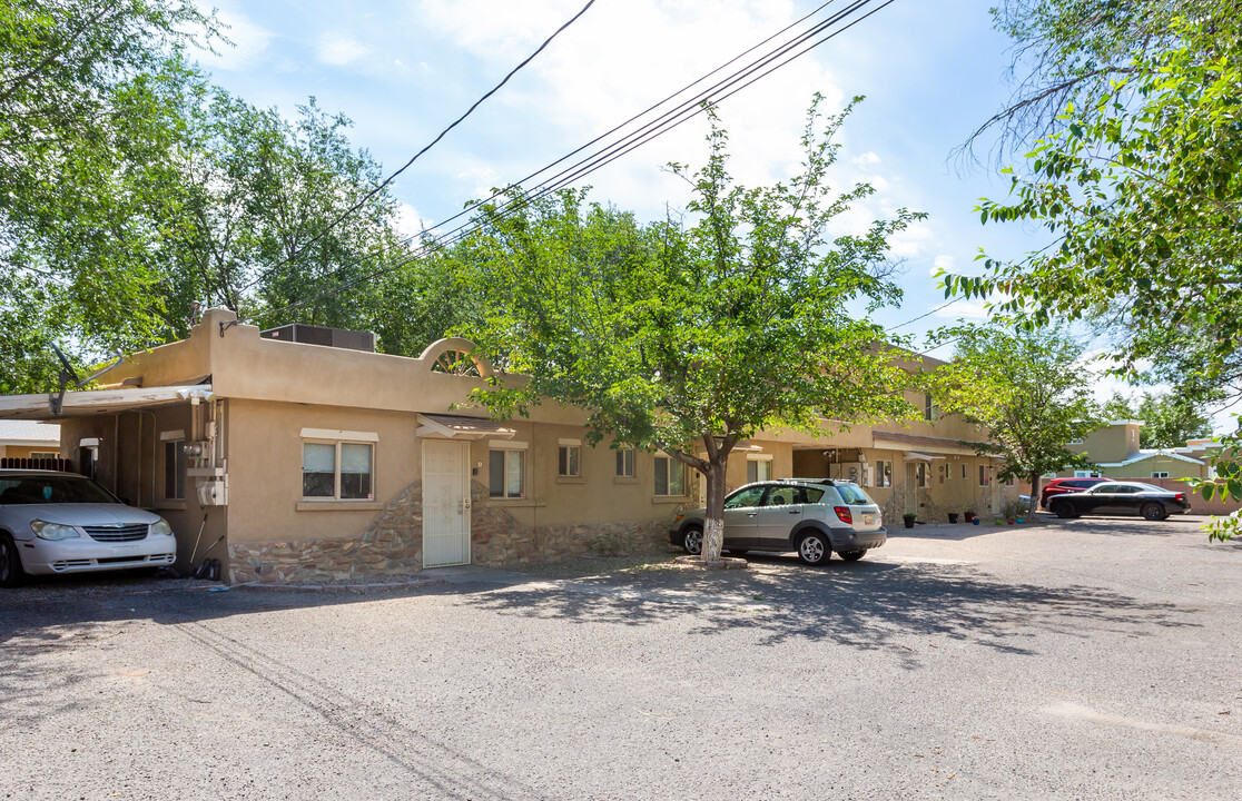 2520 Duranes Rd NW in Albuquerque, NM - Building Photo