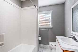 302 S Hardie St in Alvin, TX - Building Photo - Building Photo