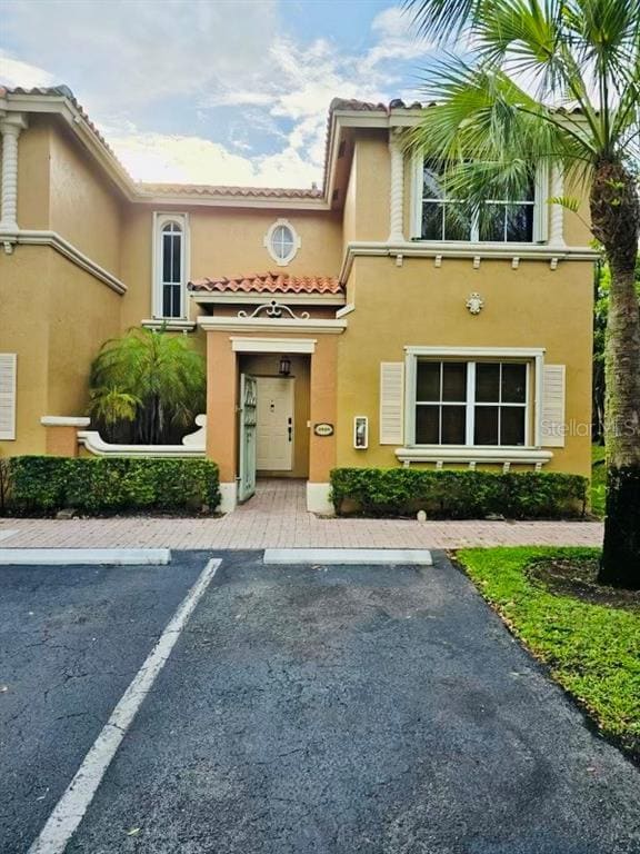 13801 NW 84th Ct in Miami Lakes, FL - Foto de edificio - Building Photo