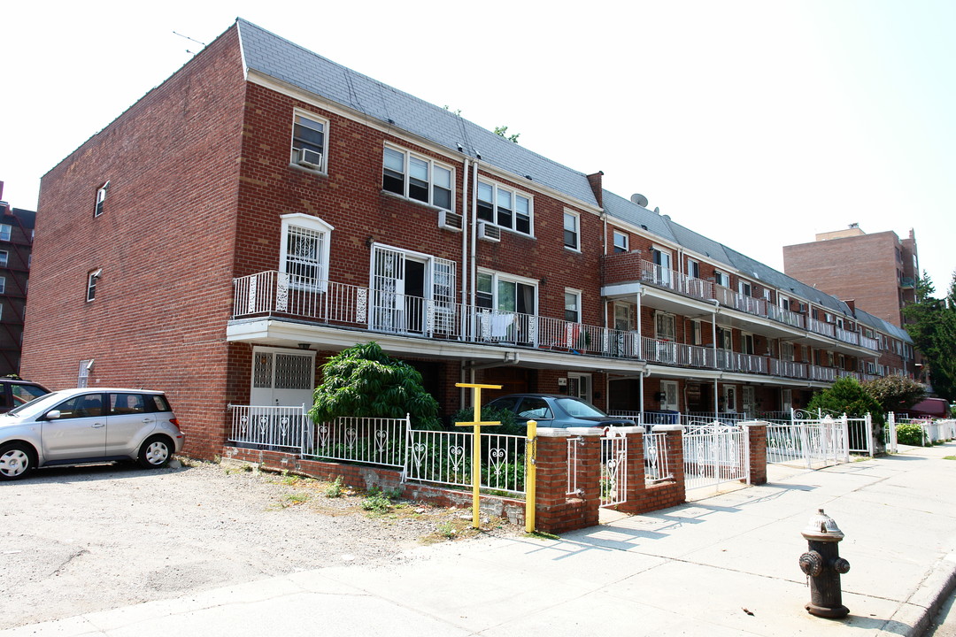 14460-14482 Roosevelt Ave in Flushing, NY - Building Photo