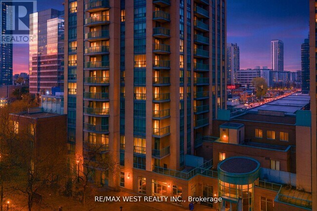 22 Olive Ave in Toronto, ON - Building Photo - Building Photo