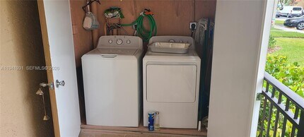 220 SW 116th Ave, Unit 103 in Pembroke Pines, FL - Building Photo - Building Photo