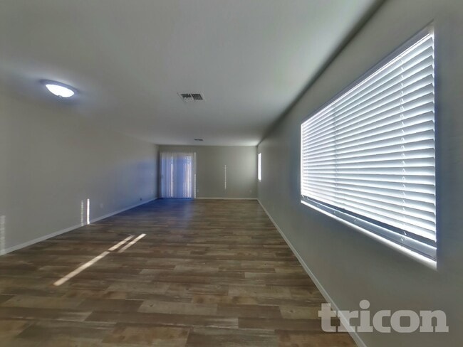 10410 W Pioneer St in Tolleson, AZ - Foto de edificio - Building Photo