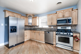 2042 73rd Ave-Unit -1 in Elmwood Park, IL - Foto de edificio - Building Photo