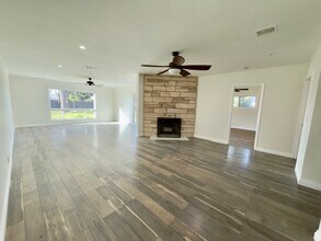 18648 Gledhill St in Los Angeles, CA - Building Photo - Building Photo