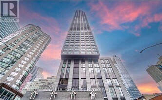 8 Wellesley St W in Toronto, ON - Building Photo