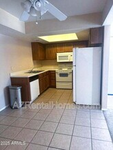1075 E Chandler Blvd in Chandler, AZ - Building Photo - Building Photo