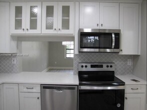 9894 Hammocks Blvd in Miami, FL - Building Photo - Building Photo