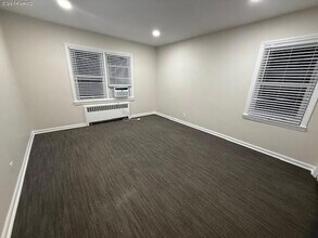 353 E Market St in Long Beach, NY - Building Photo - Building Photo