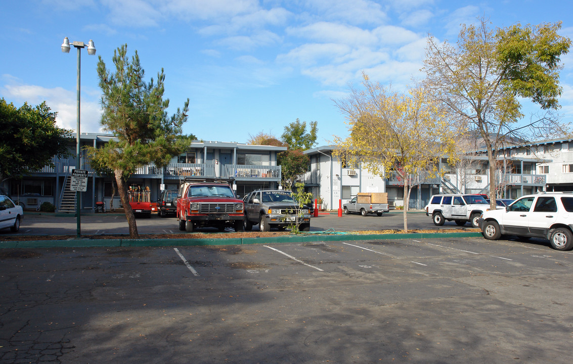 Fairwinds Apartments in San Rafael, CA - Foto de edificio