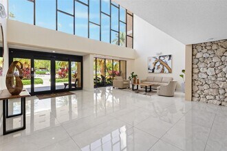 16400 Golf Club Rd in Weston, FL - Building Photo - Building Photo