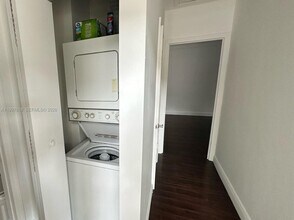 563 NE 65th St in Miami, FL - Building Photo - Building Photo