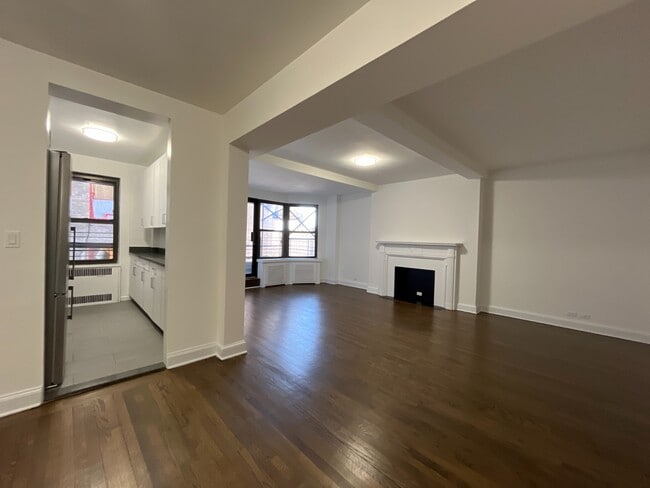 20 Fifth Avenue, Unit 6D