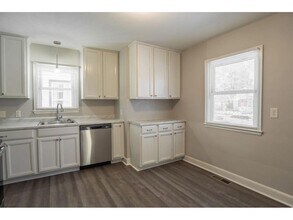 5247 Dupont Ave N in Minneapolis, MN - Building Photo - Building Photo