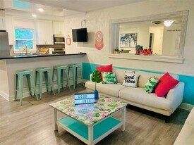 4929 Brookmeade Dr in Sarasota, FL - Building Photo