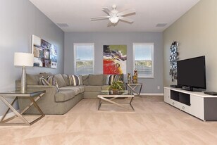 4376 Acorn Ct in Davenport, FL - Building Photo