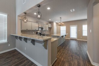 Available August 2026! GORGEOUS 5/5.5 HOUS in College Station, TX - Building Photo - Building Photo