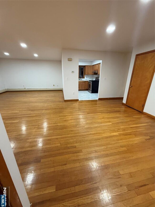 967 E 23rd St in Paterson, NJ - Building Photo - Building Photo