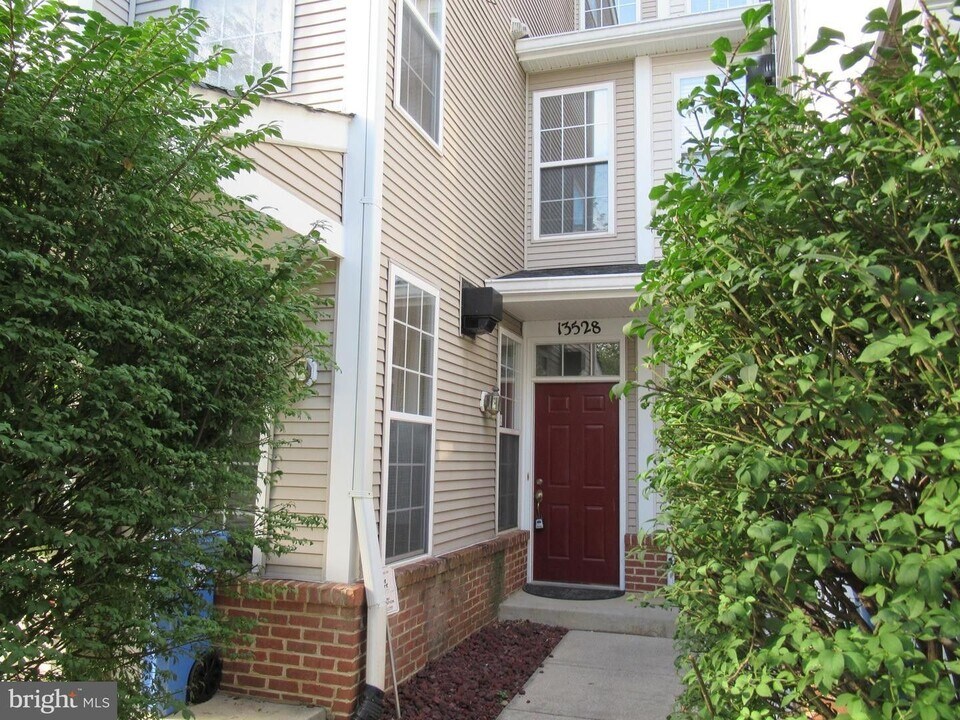 13528 Giant Ct in Germantown, MD - Building Photo