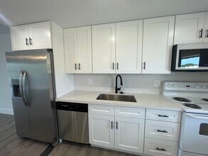 1005 Country Club Dr in Margate, FL - Building Photo - Building Photo