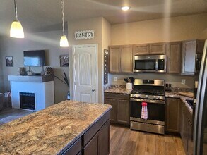 5212 Crested Hill in Pueblo, CO - Foto de edificio - Building Photo