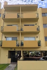 300 NE 125th St, Unit 407