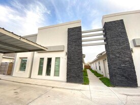 13 West Dr in Pharr, TX - Building Photo