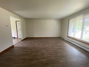 2068 Terry Ln in De Pere, WI - Building Photo - Building Photo