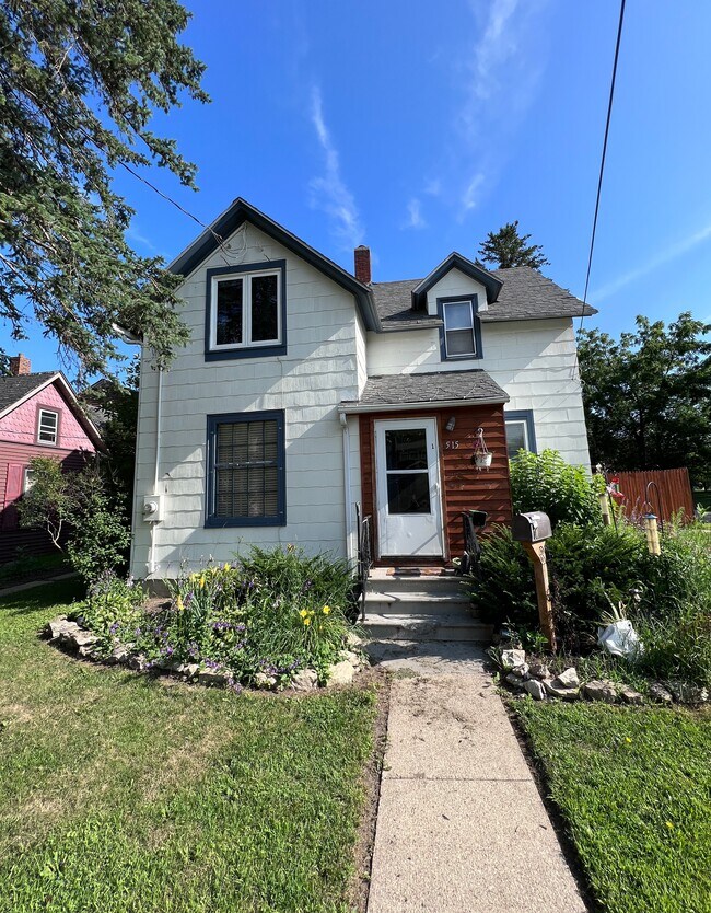 515 4th St NW Rentals in Rochester, MN